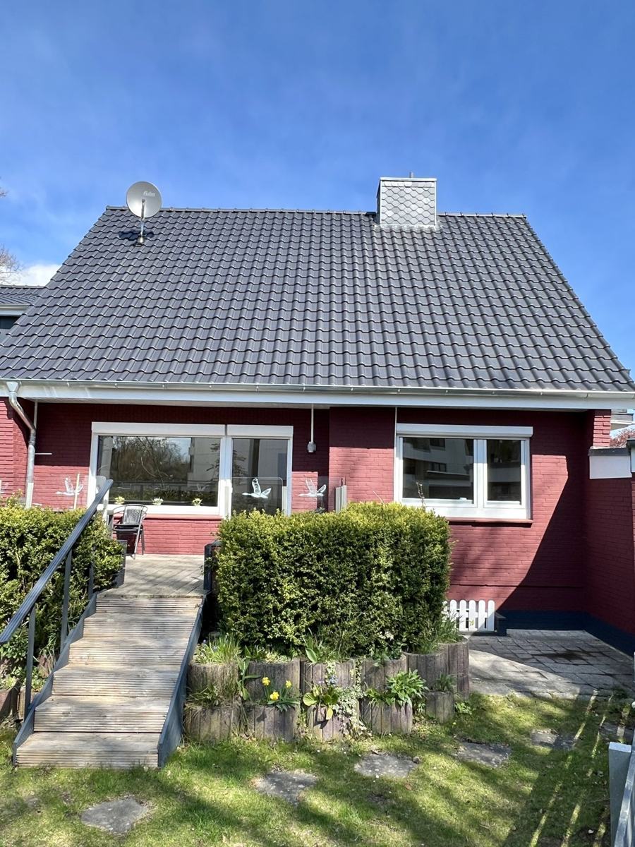 Ferienhaus Lea von außen mit Garten
